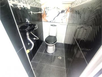 VENDO CASA DE TRES EN NIVELES EN VILLA HERMOSA