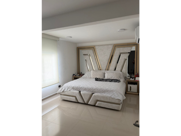 CASA TRES PISOS EN VENTA C. CERRADO B/ LA HACIENDA DC10223165