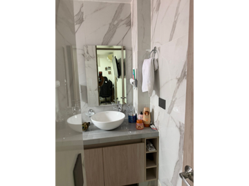 CASA TRES PISOS EN VENTA C. CERRADO B/ LA HACIENDA DC10223165