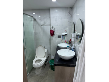 CASA TRES PISOS EN VENTA C. CERRADO B/ LA HACIENDA DC10223165