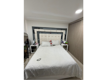 CASA TRES PISOS EN VENTA C. CERRADO B/ LA HACIENDA DC10223165