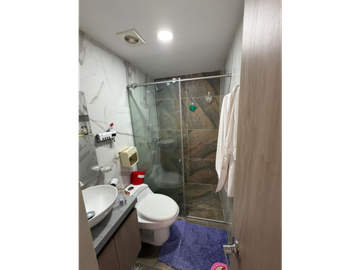 CASA TRES PISOS EN VENTA C. CERRADO B/ LA HACIENDA DC10223165