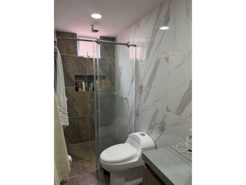 CASA TRES PISOS EN VENTA C. CERRADO B/ LA HACIENDA DC10223165