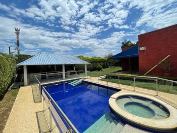 Se Vende Casa Campestre  Pance Casa   De Dos Niveles Con Piscina Exclusiva  Lote 1300 M2