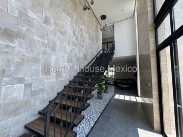 Casa en Venta | 3 Recámaras con Acabados de Lujo RAH2654