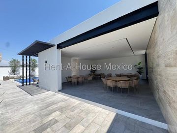 Casa en Venta | 3 Recámaras con Acabados de Lujo RAH2654