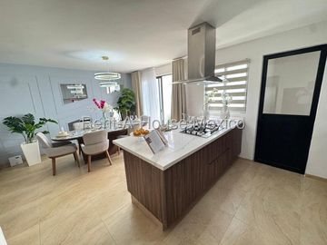 Casa en Venta | 3 Recámaras con Acabados de Lujo RAH2654
