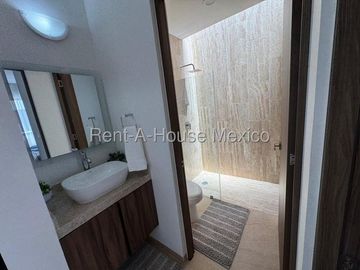 Casa en Venta | 3 Recámaras con Acabados de Lujo RAH2654