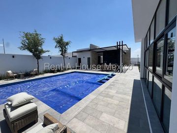 Casa en Venta | 3 Recámaras con Acabados de Lujo RAH2654