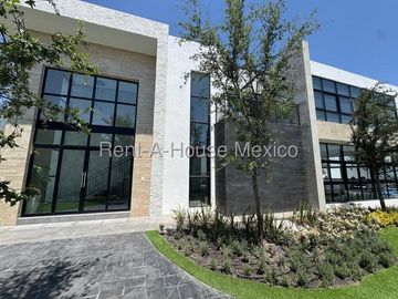 Casa en Venta | 3 Recámaras con Acabados de Lujo RAH2654
