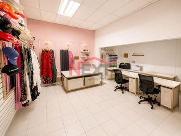 LOCAL COMERCIAL CON PANELES SOLARES EN VENTA