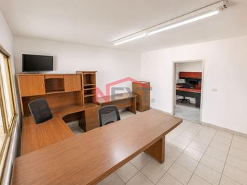 LOCAL COMERCIAL CON PANELES SOLARES EN VENTA