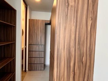 Depa de Lujo en Planta Baja, opción a 3 Recámaras. Terraza y Jardín propio, Zakia, Querétaro