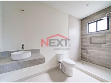 Casa en Venta en Privanza Calizas | A 3 Min del Club Campestre | 6 Paneles Solares | Jardín con Barra y Asador