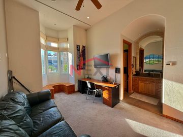 Casa Inteligente en Venta en Loma Bella San Carlos Amueblada, Equipada y con Sala de Cine.