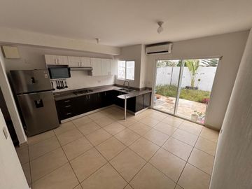 VENTA CASA EN JARDINES DEL SUR 5 POLIGONO SUR CANCUN