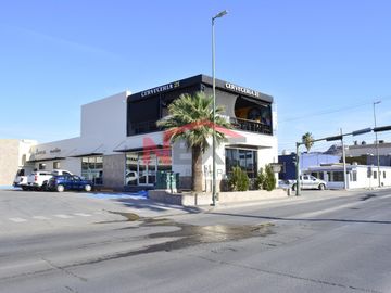 LOCAL EN RENTA EN PLAZA GASTON MADRID