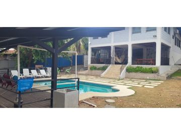 SE VENDE AMPLIA CASA EN NUEVA GORGONA  1150 M2 CON PISCINA Y TERRAZA