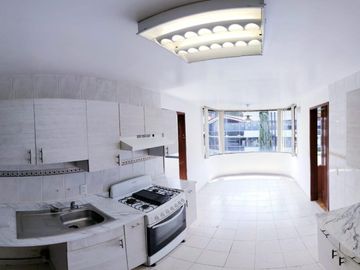Departamento en Renta. Junto al Hospital Angeles.