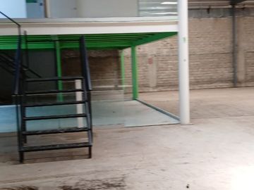 Se renta Bodega sobre carretera a Zapotlanejo muy cerca del Canelos