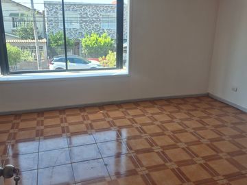 CASAS DEL TRIGAL OPORTUNIDAD AMPLIA 4 DORMITORIOS