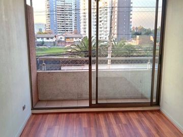 A PASOS DEL METRO VICENTE VALDES ARRIENDO COMODO DEPTO DE 1D