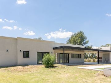 Venta Casa A Estrenar 4 ambientes La Asunción
