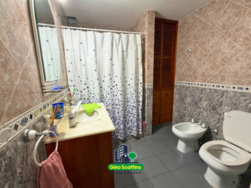 Casa con amplio lote en venta sobre Av. Santa Fe, en Bella Vista
