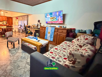 Casa con amplio lote en venta sobre Av. Santa Fe, en Bella Vista