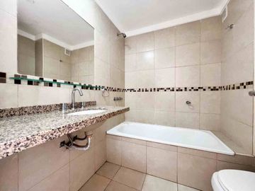 Monoambiente en venta con balcón - muy luminoso