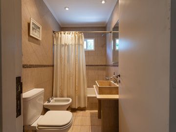 VENTA CASA 7 AMB COCHERA QUINCHO FLORESTA 268 M2