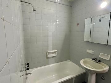 VENTA OFICINA/CONSULTORIO MONO EN AV LAS HERAS