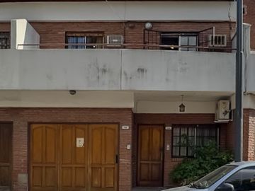 VENTA PH TIPO CASA 5 AMB. COCHERA.PARQUE SAAVEDRA