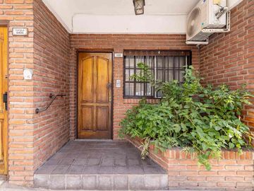 VENTA PH TIPO CASA 5 AMB. COCHERA.PARQUE SAAVEDRA