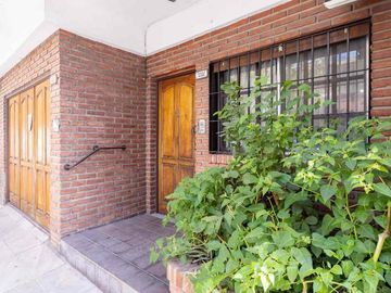 VENTA PH TIPO CASA 5 AMB. COCHERA.PARQUE SAAVEDRA
