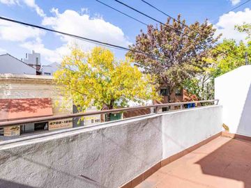 VENTA PH TIPO CASA 5 AMB. COCHERA.PARQUE SAAVEDRA