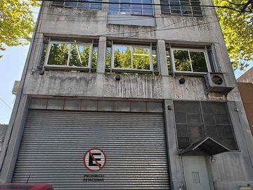 VENTA Depósito/ Galpón en Mataderos + 1300m2 cub