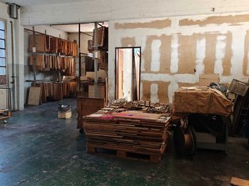 VENTA Depósito/ Galpón en Mataderos + 1300m2 cub