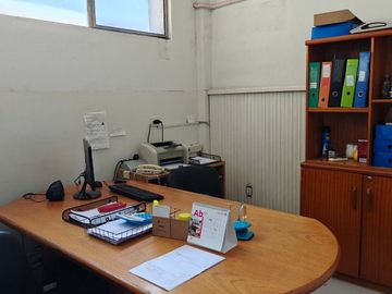 VENTA Depósito/ Galpón en Mataderos + 1300m2 cub