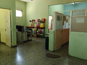 VENTA Depósito/ Galpón en Mataderos + 1300m2 cub