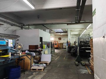 VENTA Depósito/ Galpón en Mataderos + 1300m2 cub