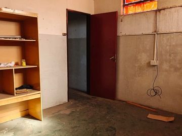 VENTA Depósito/ Galpón en Mataderos + 1300m2 cub