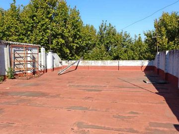 VENTA Depósito/ Galpón en Mataderos + 1300m2 cub