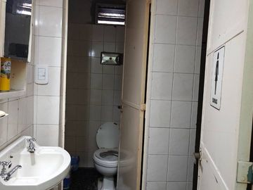 VENTA Depósito/ Galpón en Mataderos + 1300m2 cub