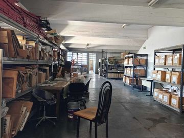 VENTA Depósito/ Galpón en Mataderos + 1300m2 cub
