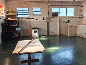 VENTA Depósito/ Galpón en Mataderos + 1300m2 cub