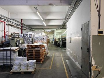 VENTA Depósito/ Galpón en Mataderos + 1300m2 cub