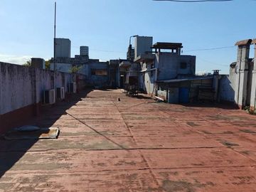 VENTA Depósito/ Galpón en Mataderos + 1300m2 cub
