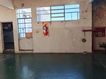 VENTA Depósito/ Galpón en Mataderos + 1300m2 cub