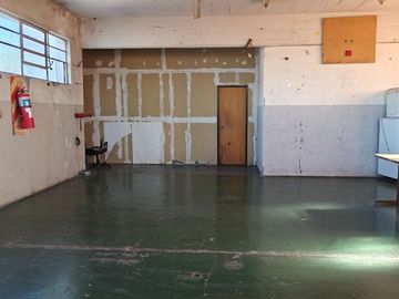 VENTA Depósito/ Galpón en Mataderos + 1300m2 cub